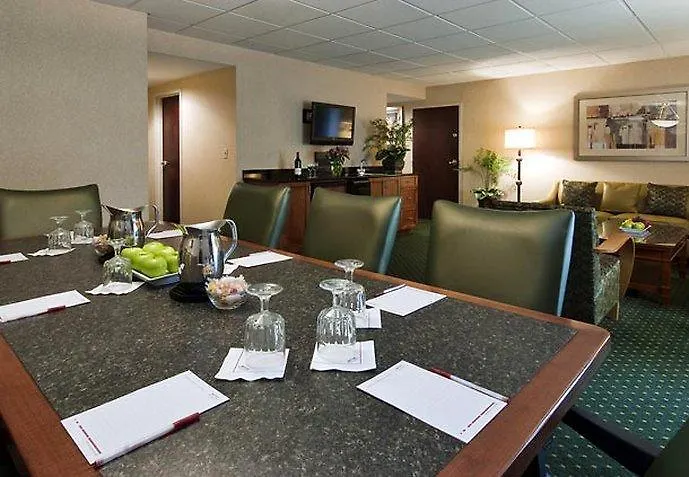 Airport Marriott Hotel 3*