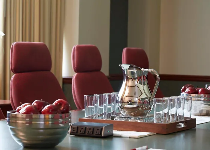 Hotel Airport Marriott 3*